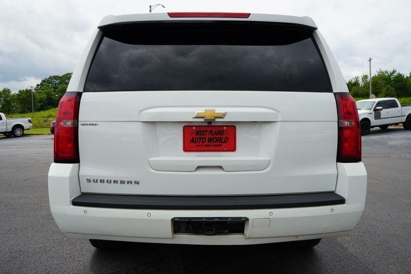 Chevrolet Suburban 4WD 4dr 1500 LT 2016