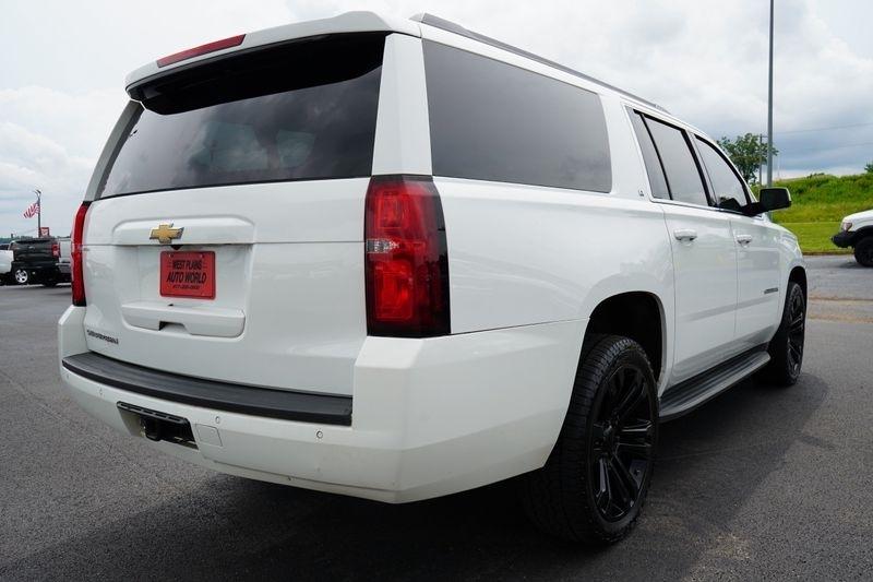 Chevrolet Suburban 4WD 4dr 1500 LT 2016