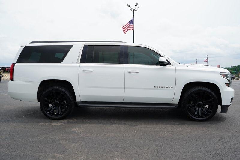 Chevrolet Suburban 4WD 4dr 1500 LT 2016