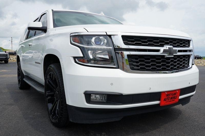 Chevrolet Suburban 4WD 4dr 1500 LT 2016