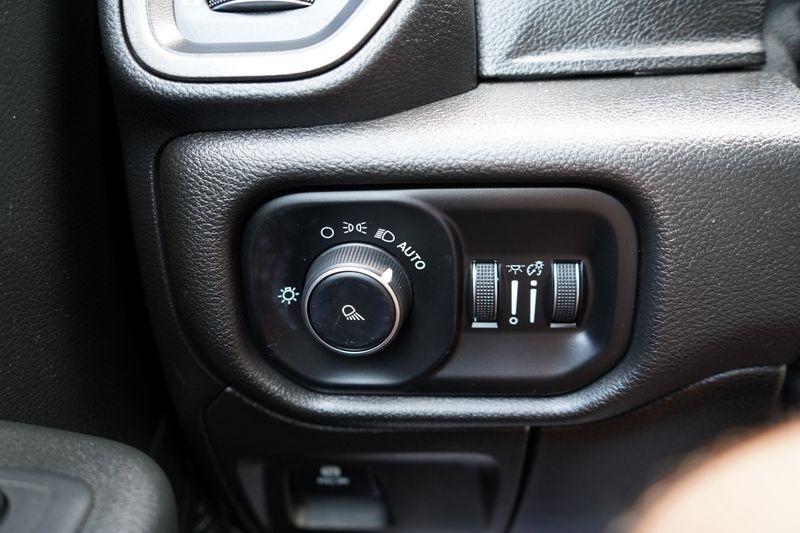 RAM 1500 Tradesman 4x4 Quad Cab 6'4" Box 2019
