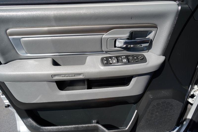 RAM 1500 4WD Crew Cab 140.5" Big Horn 2016
