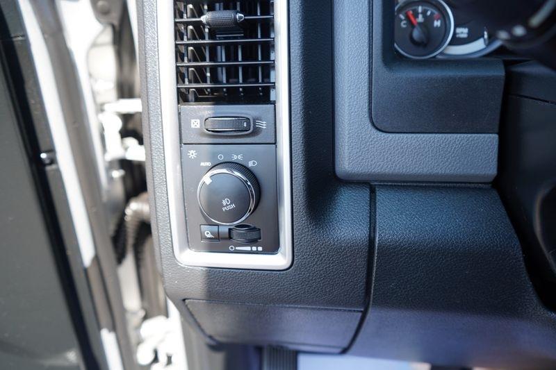 RAM 1500 4WD Crew Cab 140.5" Big Horn 2016
