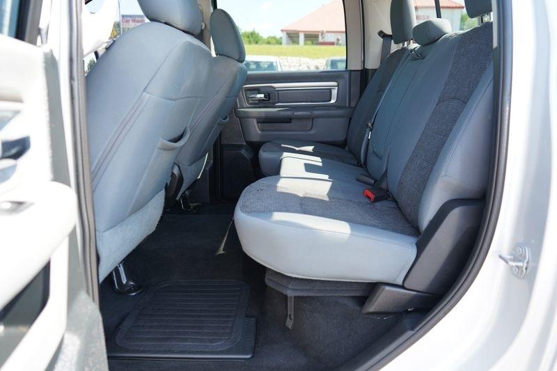RAM 1500 4WD Crew Cab 140.5" Big Horn 2016