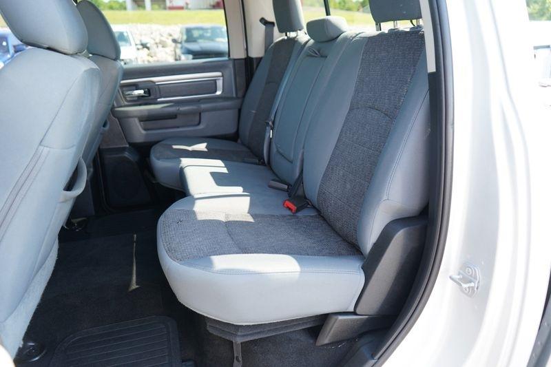 RAM 1500 4WD Crew Cab 140.5" Big Horn 2016