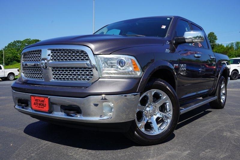 2015 RAM 1500 4WD Crew Cab 140.5" Laramie