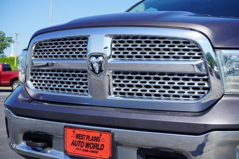 RAM 1500 4WD Crew Cab 140.5" Laramie 2015