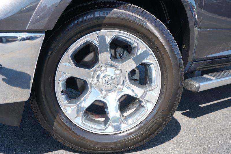 RAM 1500 4WD Crew Cab 140.5" Laramie 2015