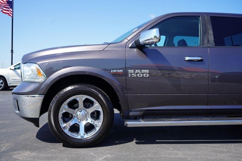 RAM 1500 4WD Crew Cab 140.5" Laramie 2015