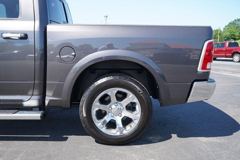 RAM 1500 4WD Crew Cab 140.5" Laramie 2015