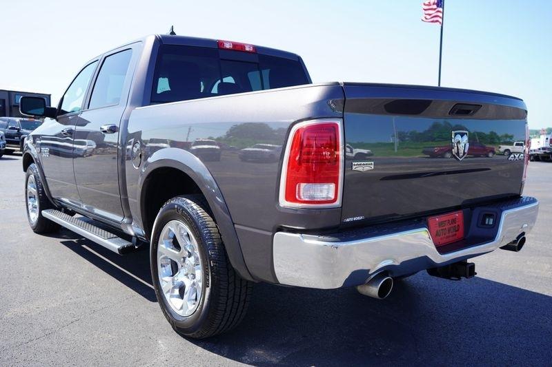 RAM 1500 4WD Crew Cab 140.5" Laramie 2015