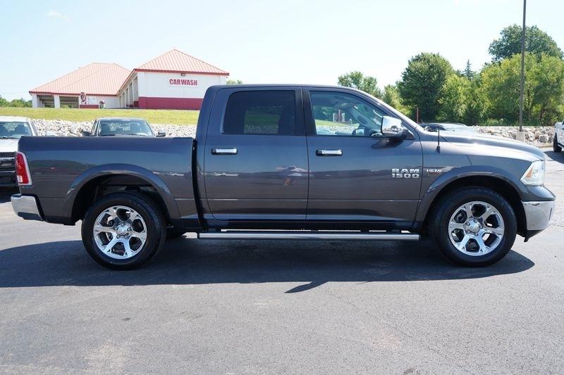 RAM 1500 4WD Crew Cab 140.5" Laramie 2015
