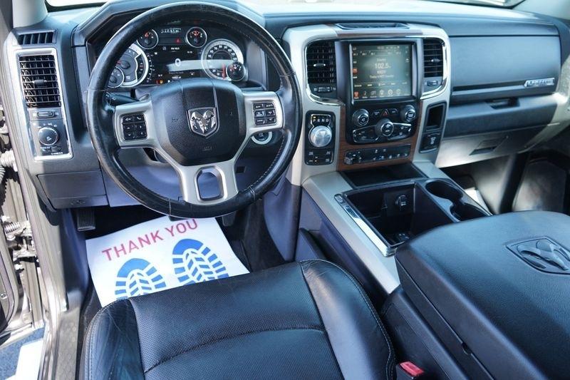 RAM 1500 4WD Crew Cab 140.5" Laramie 2015