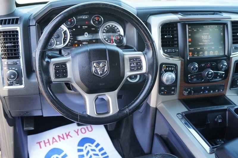 RAM 1500 4WD Crew Cab 140.5" Laramie 2015