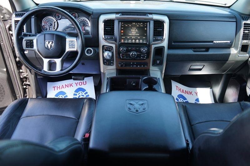 RAM 1500 4WD Crew Cab 140.5" Laramie 2015