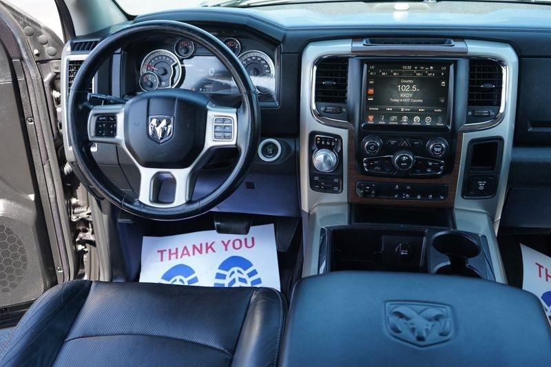 RAM 1500 4WD Crew Cab 140.5" Laramie 2015