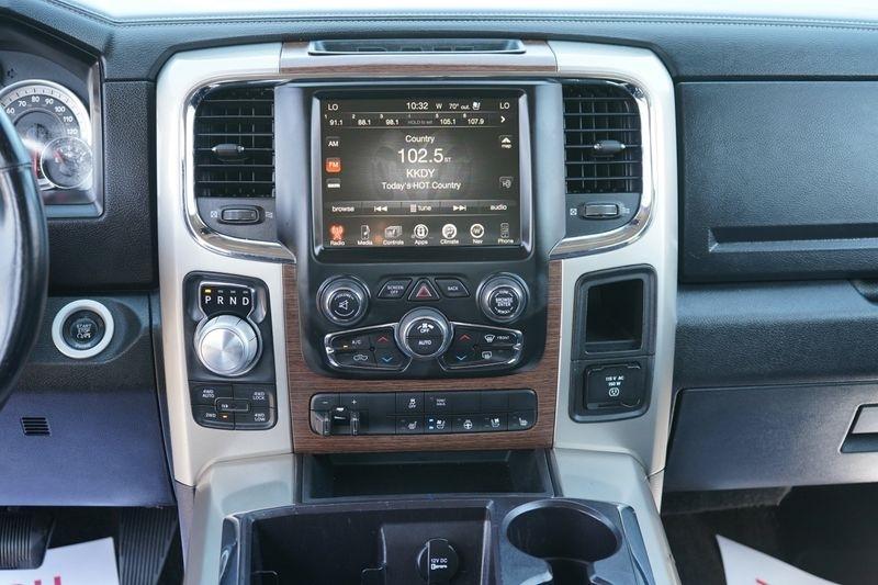 RAM 1500 4WD Crew Cab 140.5" Laramie 2015