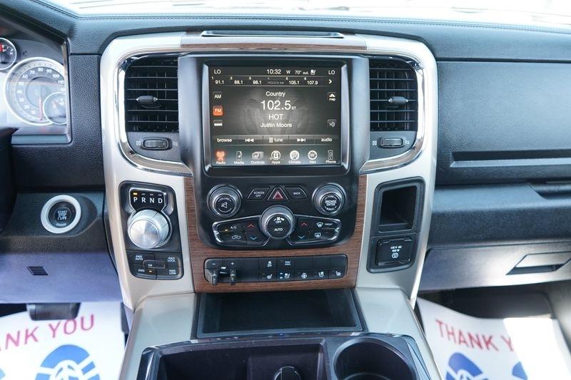 RAM 1500 4WD Crew Cab 140.5" Laramie 2015