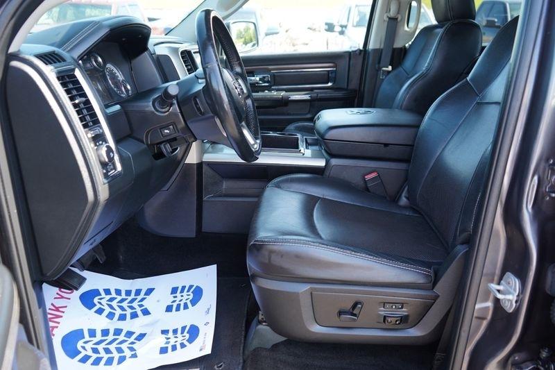 RAM 1500 4WD Crew Cab 140.5" Laramie 2015