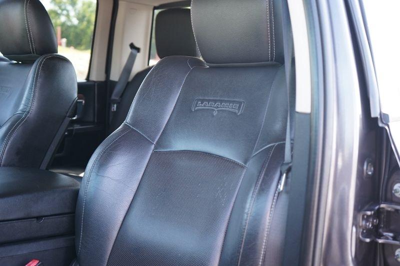 RAM 1500 4WD Crew Cab 140.5" Laramie 2015