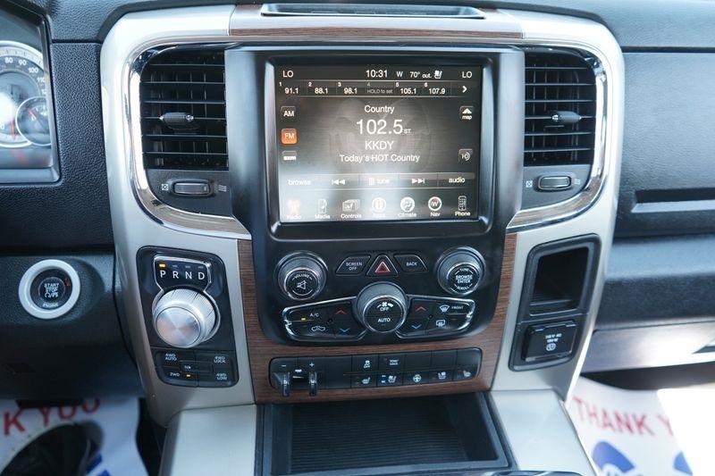 RAM 1500 4WD Crew Cab 140.5" Laramie 2015