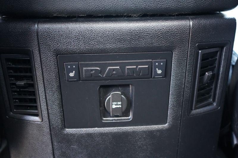 RAM 1500 4WD Crew Cab 140.5" Laramie 2015