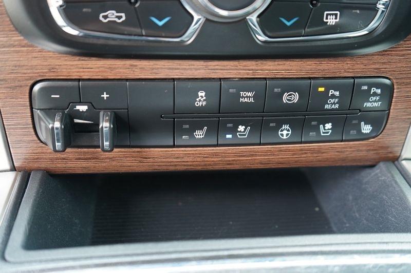 RAM 3500 4WD Crew Cab 169" Laramie 2016
