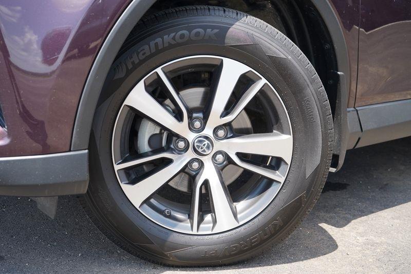 Toyota RAV4 XLE AWD (Natl) 2017