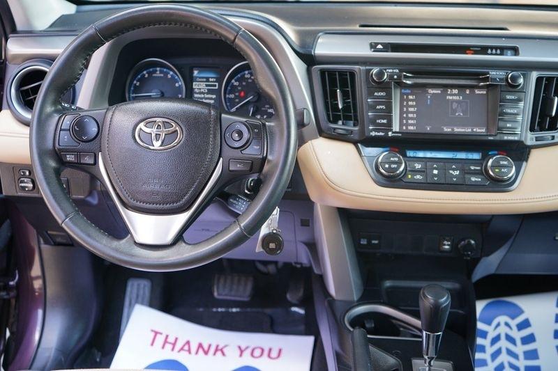 Toyota RAV4 XLE AWD (Natl) 2017
