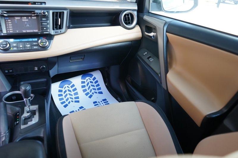 Toyota RAV4 XLE AWD (Natl) 2017