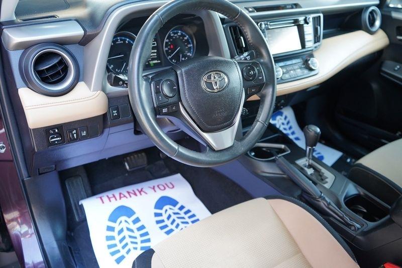 Toyota RAV4 XLE AWD (Natl) 2017