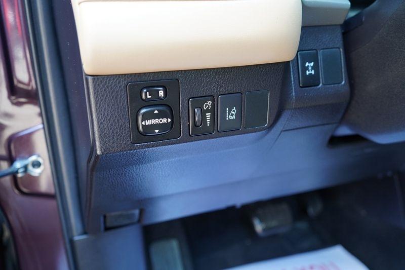 Toyota RAV4 XLE AWD (Natl) 2017