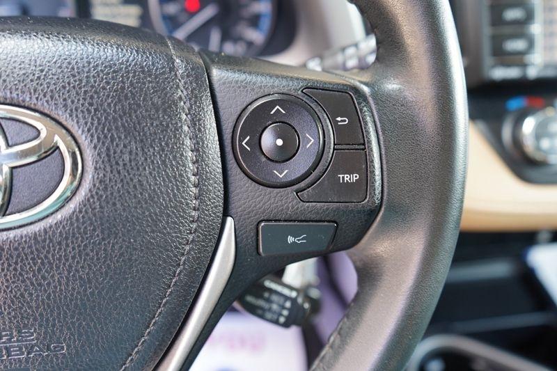 Toyota RAV4 XLE AWD (Natl) 2017