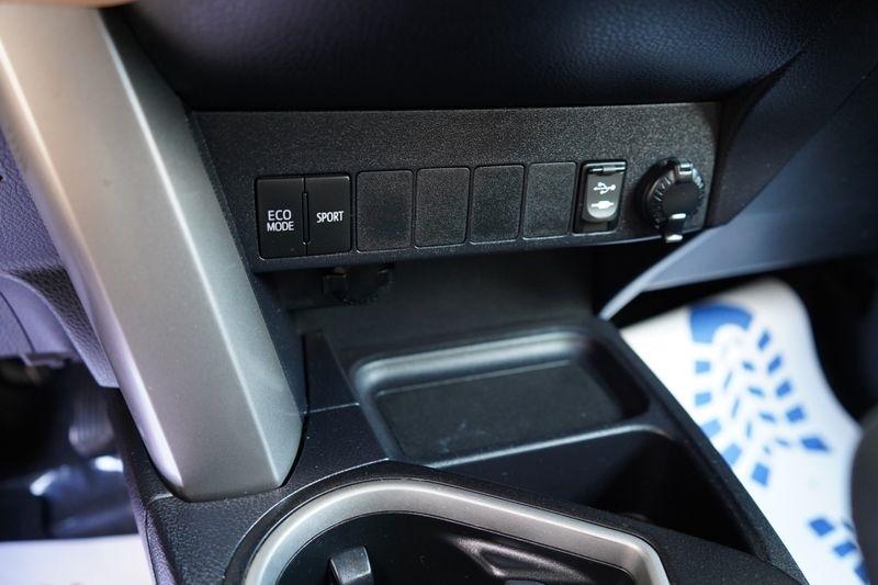 Toyota RAV4 XLE AWD (Natl) 2017