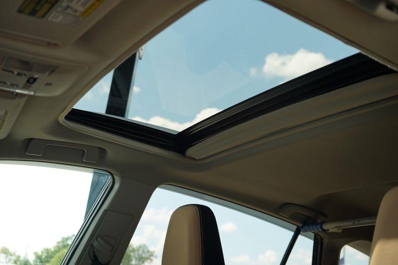 Toyota RAV4 XLE AWD (Natl) 2017