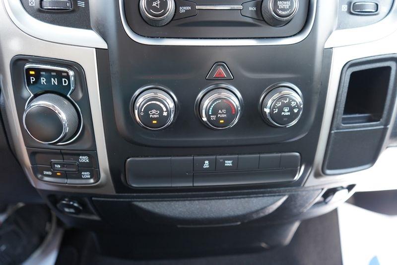 RAM 1500 SLT 4x4 Quad Cab 6'4" Box 2017