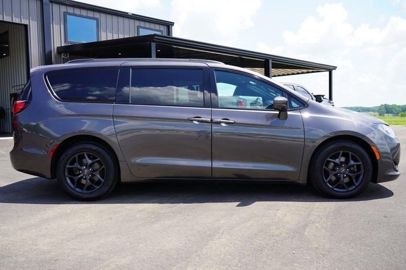 Chrysler Pacifica Touring L Plus FWD 2019