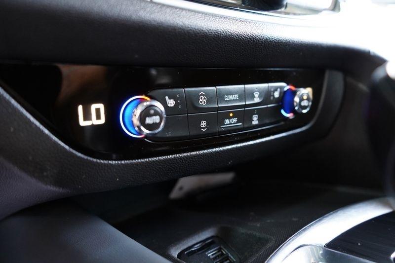 Buick Enclave FWD 4dr Essence 2021