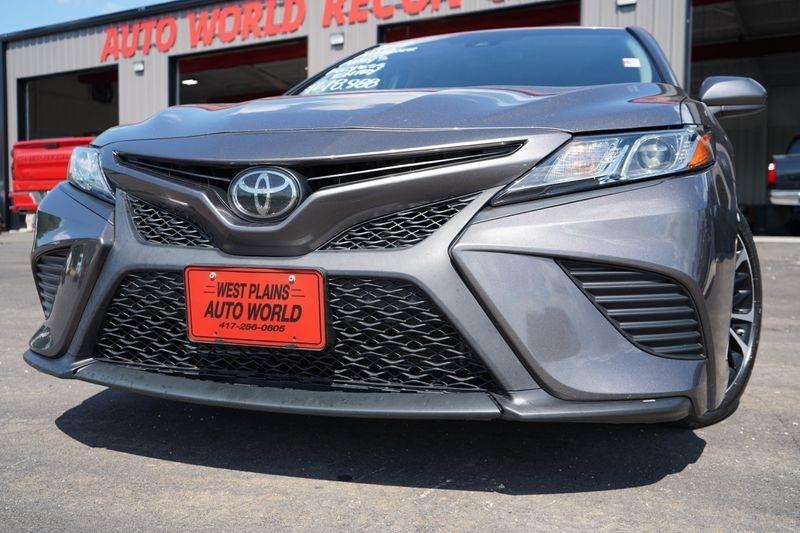 Toyota Camry XLE Auto (Natl) 2019