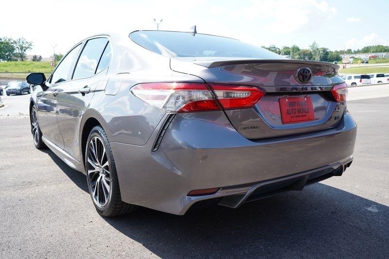 Toyota Camry XLE Auto (Natl) 2019