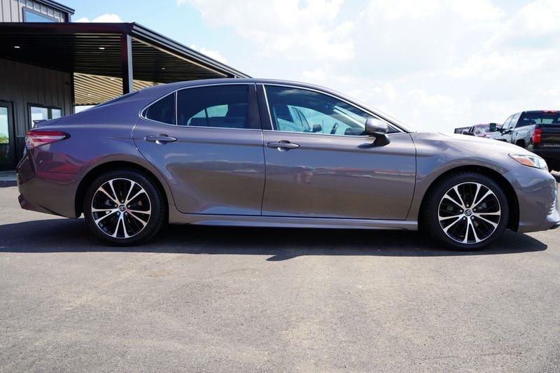 Toyota Camry XLE Auto (Natl) 2019