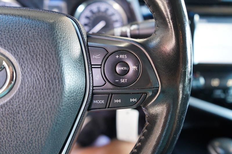 Toyota Camry XLE Auto (Natl) 2019