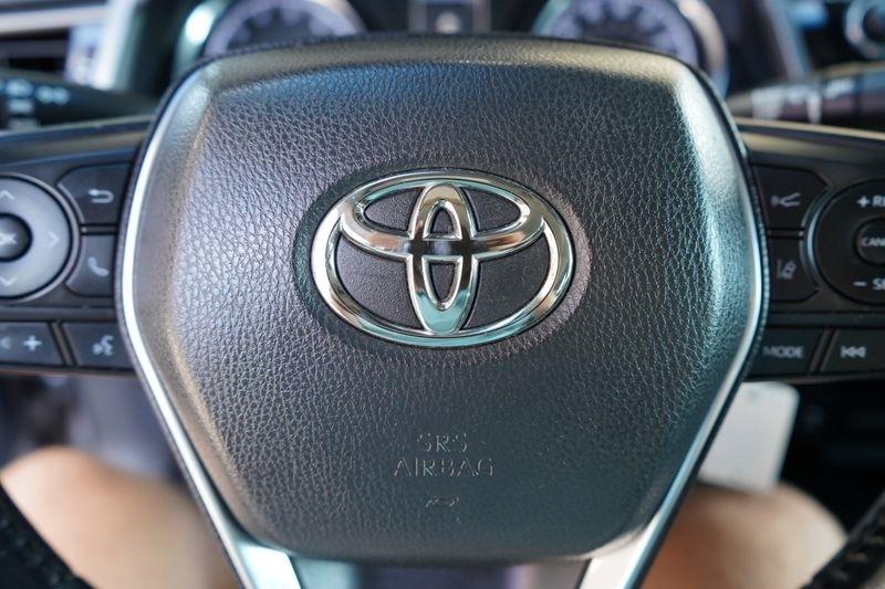 Toyota Camry XLE Auto (Natl) 2019