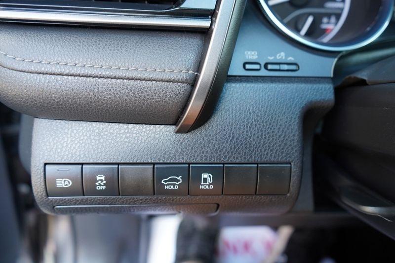 Toyota Camry XLE Auto (Natl) 2019