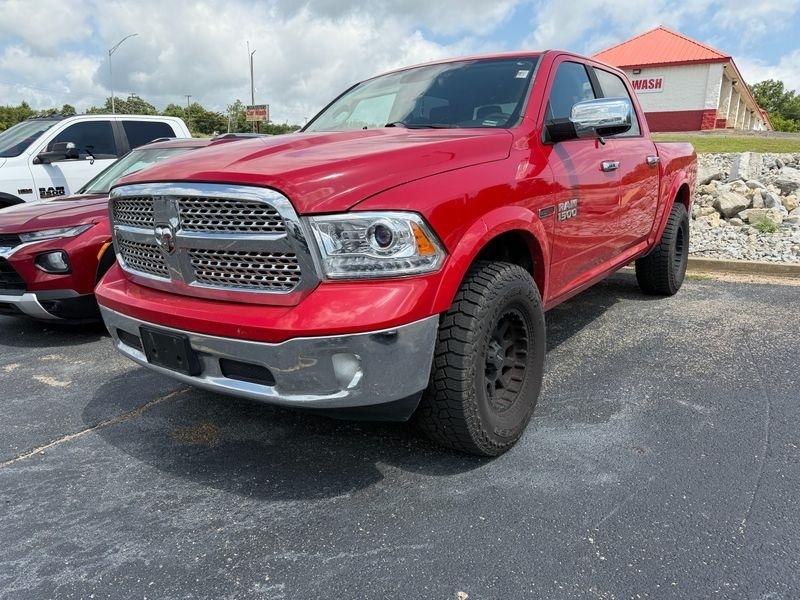 RAM 1500 4WD Crew Cab 140.5" Laramie 2016