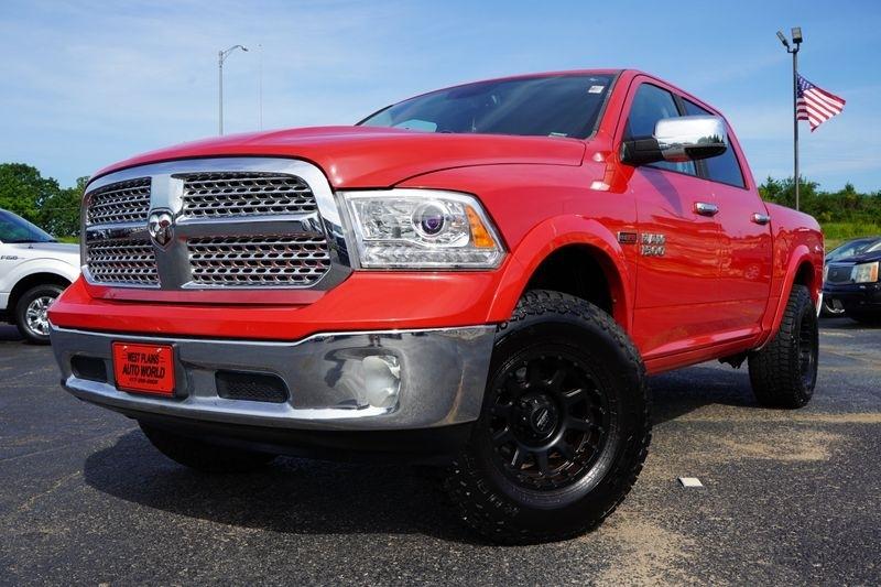 RAM 1500 4WD Crew Cab 140.5" Laramie 2016