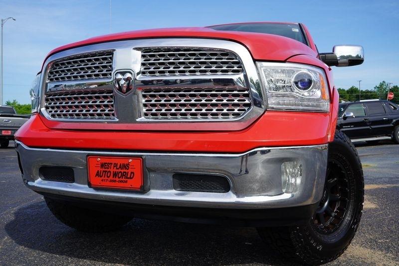 RAM 1500 4WD Crew Cab 140.5" Laramie 2016