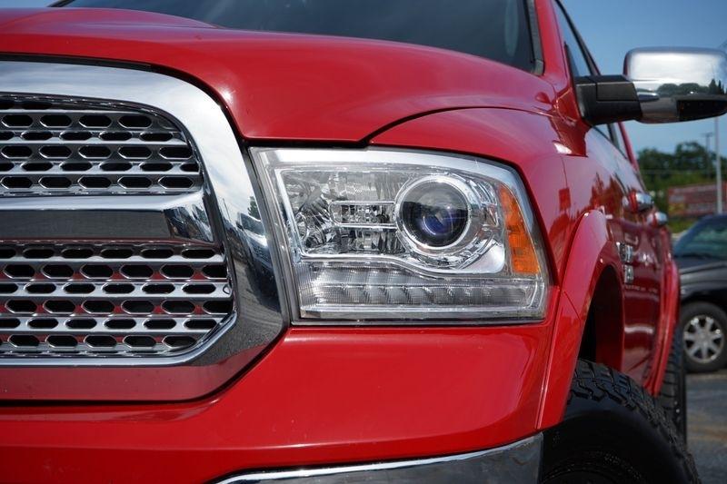 RAM 1500 4WD Crew Cab 140.5" Laramie 2016