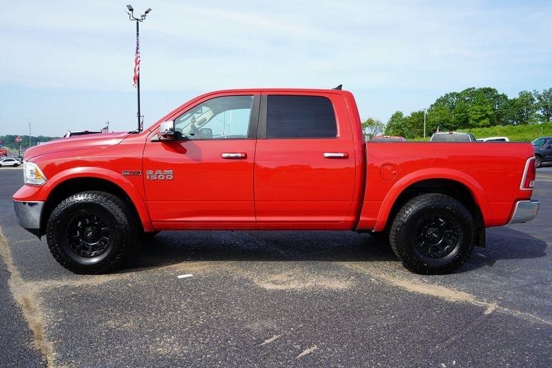 RAM 1500 4WD Crew Cab 140.5" Laramie 2016