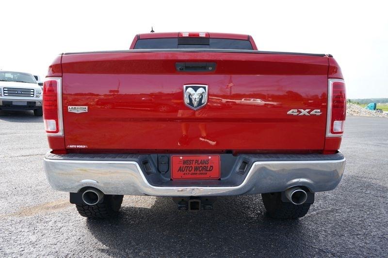 RAM 1500 4WD Crew Cab 140.5" Laramie 2016